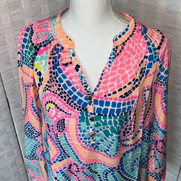 Beautiful Lilly Pulitzer Elsa Silk Blouse Tile Wave Mosaic Women’s Medium - Picture 2 of 13